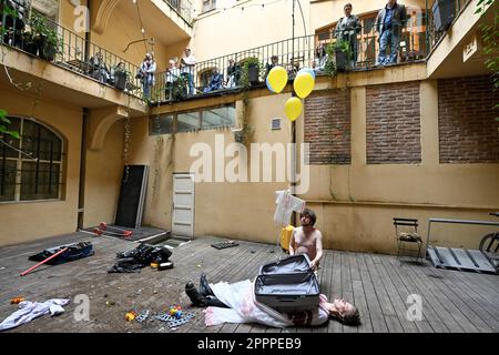 Istituto Scout, Praga. 24th Apr, 2023. Spettacolo teatrale evacuazione 2022 e incontro con gli ex prigionieri del Cremlino organizzato dal Centro europeo per la sicurezza dei valori presso l'Istituto Scout di Praga, Repubblica Ceca, 24 aprile 2023. Credit: Vit Simanek/CTK Photo/Alamy Live News Foto Stock