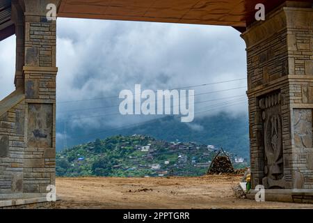 Villaggio di Khonoma, Nagaland, India. Khonoma, il primo villaggio verde dell’Asia, è meglio conosciuto per l’ecoturismo. Foto Stock