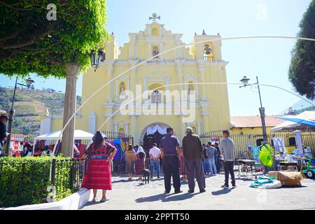 San Antonio Aguas Calientes, Guatemala - cerca 2023: Vista strada del villaggio vicino Antigua Guatemala Foto Stock