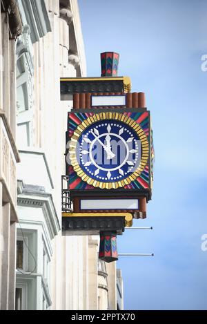 Orologio Art Deco sull'ex edificio Daily Telegraph in Fleet Street, Londra Foto Stock