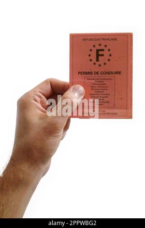 Foto studio di una mano di un uomo in possesso di una patente di guida francese Foto Stock