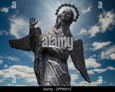 Vergine della statua di alluminio Panecillo, Quito, Ecuador. Foto Stock