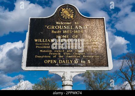 La targa a Grouseland di William Henry Harrison contro un cielo nuvoloso Foto Stock