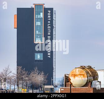Vista del nuovo porto della distilleria di Leith dal porto di Leith, Edimburgo, Scozia, Regno Unito Foto Stock