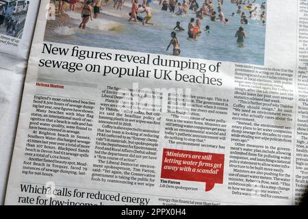 "Le nuove cifre rivelano lo scarico di acque reflue sulle spiagge popolari del Regno Unito", titolo del quotidiano Guardian Foto Stock