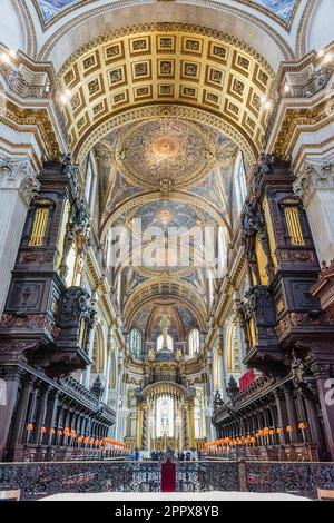 LONDRA - 16 APRILE 2022: Vista interna della Cattedrale di San Paolo, iconica chiesa anglicana e sede del Vescovo di Londra, Inghilterra, Regno Unito Foto Stock