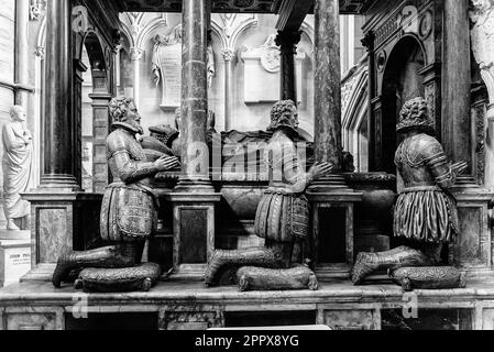 LONDRA - 16 APRILE 2022: Vista interna dell'Abbazia di Westminster, simbolo iconico di Londra, Inghilterra, Regno Unito. E' uno degli edifici religiosi piu' notevoli del Regno Unito Foto Stock