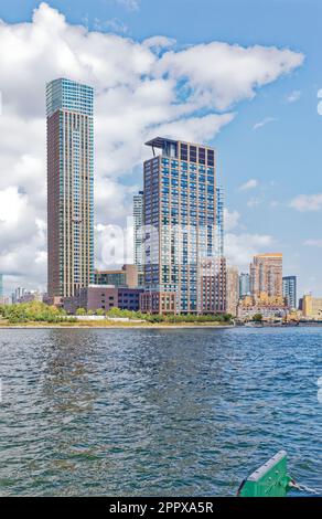 Gotham Point North (a sinistra) e Gotham Point South, uno sviluppo residenziale sul fiume East a Newtown Creek a Long Island City, Queens, New York. Foto Stock