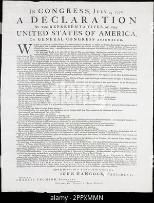 La Dichiarazione di indipendenza degli Stati Uniti. Si tratta di una riproduzione di una copia prodotta in numeri sconosciuti e conosciuta come Dunlap Broadside. Prende il nome dalla tipografia, l'immigrato irlandese John Dunlap, che ha scritto e stampato la Dichiarazione la stessa notte è stata presentata al secondo Congresso continentale, il 4 luglio 1776. Foto Stock