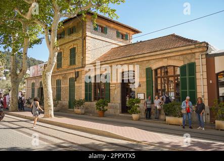 Stazione ferroviaria storica del villaggio di Puerto Soller, Ferrocarril de Sóller, isole Baleari, Maiorca, Spagna. Foto Stock