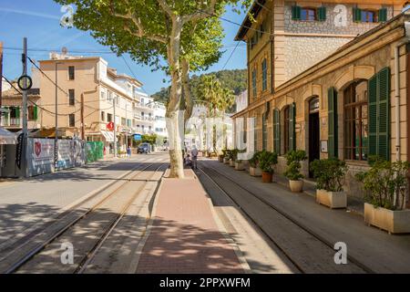 Stazione ferroviaria storica del villaggio di Puerto Soller, Ferrocarril de Sóller, isole Baleari, Maiorca, Spagna. Foto Stock