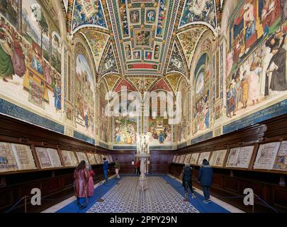 Affreschi della Biblioteca Piccolomini in Cattedrale di Siena, Duomo di Siena, Siena, Toscana, Italia Foto Stock