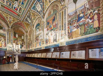 Affreschi della Biblioteca Piccolomini in Cattedrale di Siena, Duomo di Siena, Siena, Toscana, Italia Foto Stock