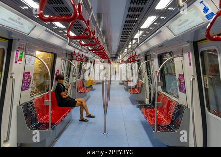 A pochi passeggeri dall'aeroporto al centro citta' di Singapore. Foto Stock