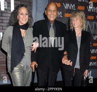 Manhattan, Stati Uniti d'America. 15th Jan, 2016. NEW YORK, NY - GENNAIO 15: Harry Belafonte, Pamela Frank partecipa alla prima 'Vinyl' di New York al Teatro Ziegfeld il 15 Gennaio 2016 a New York City. Persone: Harry Belafonte, Pamela Frank Credit: Storms Media Group/Alamy Live News Foto Stock