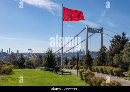 Il ponte Fatih Sultan Mehmet a Istanbul, Turchia Foto Stock