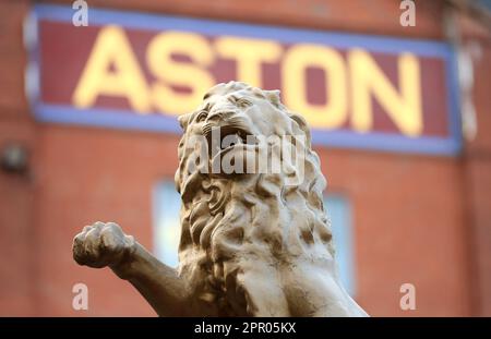 Vista generale dall'esterno dello stadio prima della partita della Premier League al Villa Park, Birmingham. Data immagine: Martedì 25 aprile 2023. Foto Stock