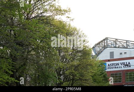 Vista generale dall'esterno dello stadio prima della partita della Premier League al Villa Park, Birmingham. Data immagine: Martedì 25 aprile 2023. Foto Stock