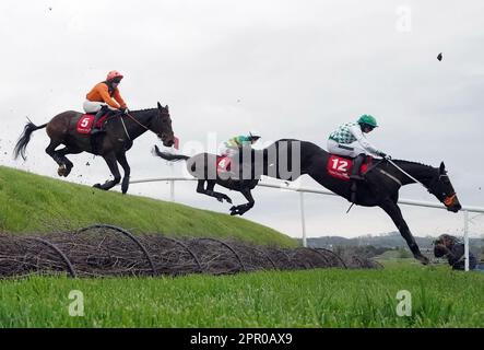 Three by Two guidato da Tiernan Power Roche (a destra) salta Ruby's Double sulla strada per vincere il Kildare Hunt Club Cross Country Chase per la Ladies Perpetual Cup durante il primo giorno del Punchestown Festival all'ippodromo di Punchestown nella contea di Kildare, Irlanda. Data immagine: Martedì 25 aprile 2023. Foto Stock