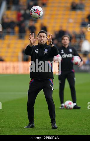 Paddy McCarthy, assistente manager di Crystal Palace, durante il periodo in cui ha corso la partita della Premier League al Molineux Stadium, Wolverhampton. Data immagine: Martedì 25 aprile 2023. Foto Stock