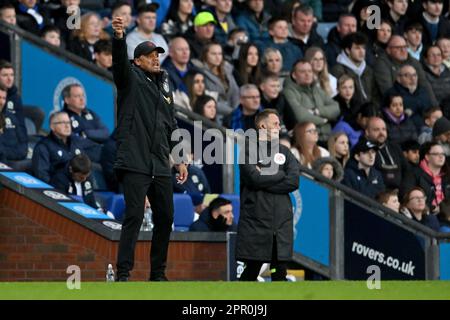 Blackburn, Regno Unito. 25th Apr, 2023. Vincent Kompany, direttore di Burnley, durante la partita del campionato Sky Bet a Ewood Park, Blackburn. Il credito dell'immagine dovrebbe essere: Gary Oakley/Sportimage Credit: Sportimage Ltd/Alamy Live News Foto Stock