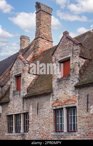 Godshuis De Pelikaan, un'ex dimora di almshouse nel centro storico di Bruges, Fiandre Occidentali, Belgio Foto Stock