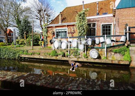 Case storiche in fattoria nel villaggio olandese Edams Foto Stock