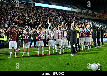 Blackburn, Regno Unito. 25th Apr, 2023. Burnley festeggia la vittoria della lega durante la partita del campionato Sky Bet a Ewood Park, Blackburn. Il credito dell'immagine dovrebbe essere: Gary Oakley/Sportimage Credit: Sportimage Ltd/Alamy Live News Foto Stock