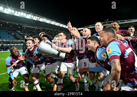 Blackburn, Regno Unito. 25th Apr, 2023. Burnley festeggia la vittoria della lega durante la partita del campionato Sky Bet a Ewood Park, Blackburn. Il credito dell'immagine dovrebbe essere: Gary Oakley/Sportimage Credit: Sportimage Ltd/Alamy Live News Foto Stock