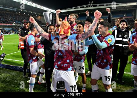 Blackburn, Regno Unito. 25th Apr, 2023. Burnley festeggia la vittoria della lega durante la partita del campionato Sky Bet a Ewood Park, Blackburn. Il credito dell'immagine dovrebbe essere: Gary Oakley/Sportimage Credit: Sportimage Ltd/Alamy Live News Foto Stock