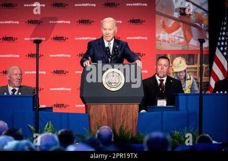 25 aprile 2023, Washington, District of Columbia, USA: Il presidente JOE BIDEN parla alla Building Trades Unions U.S. del Nord America Conferenza legislativa al Washington Hilton di Washington, DC (Credit Image: © Michael Brochstein/ZUMA Press Wire) SOLO PER USO EDITORIALE! Non per USO commerciale! Foto Stock