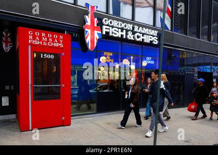 Gordon Ramsay Fish & Chips, 1500 Broadway, New York, New York, magazzino di un famoso ristorante chef a Times Square di Manhattan. Foto Stock