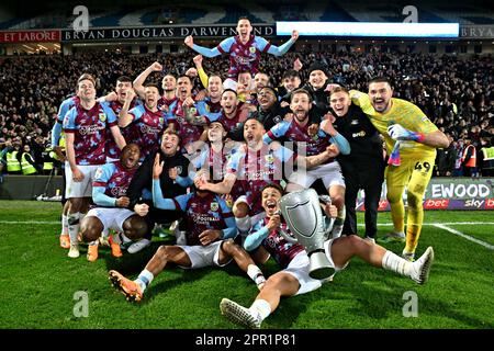 Blackburn, Regno Unito. 25th Apr, 2023. I giocatori di Burnley festeggiano la vittoria della lega durante la partita del campionato Sky Bet all'Ewood Park, Blackburn. Il credito dell'immagine dovrebbe essere: Gary Oakley/Sportimage Credit: Sportimage Ltd/Alamy Live News Foto Stock