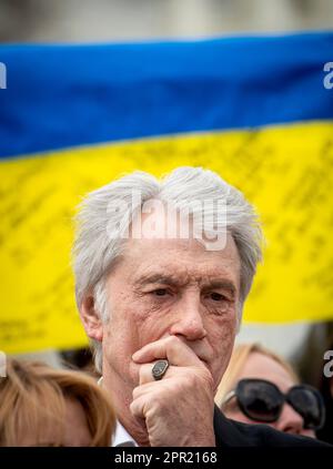 Washington, Stato di Vereinigte. 25th Apr, 2023. L'ex presidente ucraino Viktor Yushchenko partecipa a una conferenza stampa sulla risoluzione della Vittoria Ucraina al Campidoglio degli Stati Uniti a Washington, DC, martedì 25 aprile 2023. Credit: Rod Lammey/CNP/dpa/Alamy Live News Foto Stock