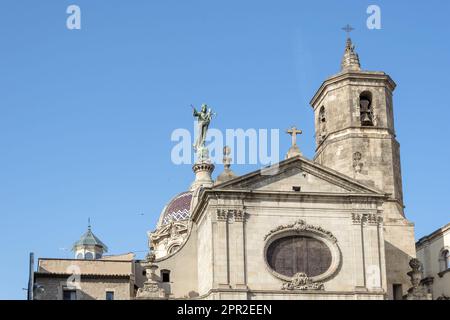 Particolare architettonico della Basílica de Nuestra Señora de la Merced, chiesa in stile barocco situata in Plaza de la Merced, nel quartiere gotico Foto Stock