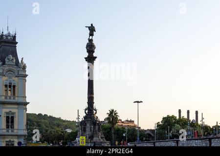 Particolare architettonico del Monumento a Colombo, un monumento alto 60 m a Cristoforo Colombo, all'estremità inferiore della Rambla, Barcellona Foto Stock