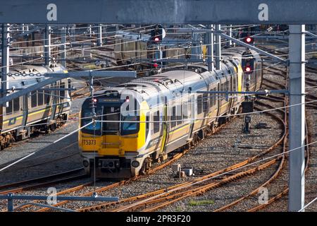 Treni suburbani elettrici alla Stazione di Wellington, Isola del Nord, Nuova Zelanda Foto Stock