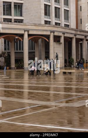Frati neri e Cattedrale di San Paolo Foto Stock