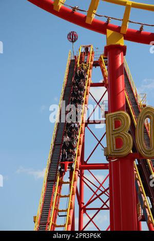 Montagne russe Boomerang al parco divertimenti prater di Vienna Foto Stock