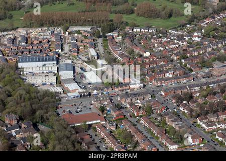 Veduta aerea del centro di Prestwich sulla Bury New Road a North Manchester, Regno Unito Foto Stock