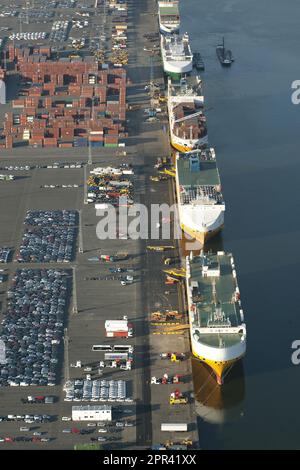 Terminal auto e terminal container al porto di Anversa, vista aerea, Belgio, Anversa Foto Stock