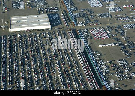 Terminal auto al porto di Anversa, vista aerea, Belgio, Anversa Foto Stock