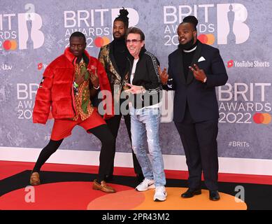 La foto deve essere accreditata ©Alpha Press 079965 08/02/2022 Nightcrawlers at the BRIT Awards 2022 at the O2 Arena di Londra Foto Stock