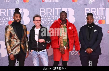 La foto deve essere accreditata ©Alpha Press 079965 08/02/2022 John Reid Nightcrawlers al Brit Awards 2022 alla O2 Arena di Londra Foto Stock