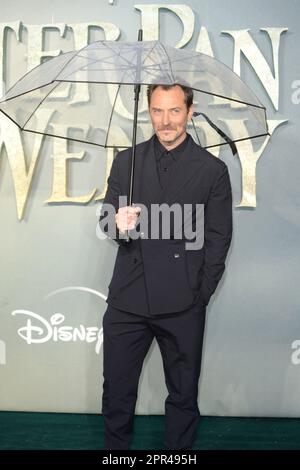 La foto deve essere accreditata ©Alpha Press 078237 20/04/2023 Jude Law Peter Pan e Wendy World Premiere a Londra Foto Stock