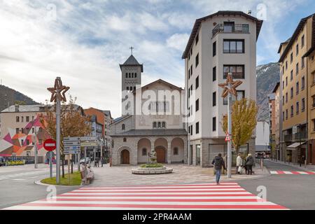 Les Escaldes, Andorra, 26 2019 novembre: La Chiesa di San Pedro Mártir (in catalano: Església de Sant Pere Màrtir), è una chiesa situata nei pressi del Carmen T. Foto Stock