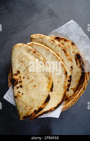 Pane piatto di Lavash mediorientale, focus selettivo Foto Stock