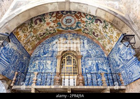 Bella entrata alla città di Obidos, entrata ad arco del cancello, Portogallo, Europa Foto Stock