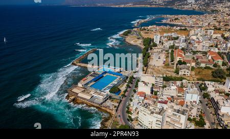 Veduta aerea del porto dell'antica città veneziana di la Canea sull'isola greca di Creta Foto Stock