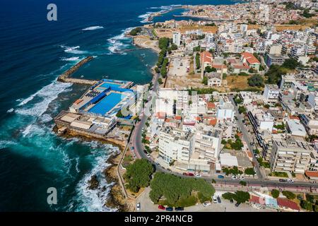 Veduta aerea del porto dell'antica città veneziana di la Canea sull'isola greca di Creta Foto Stock